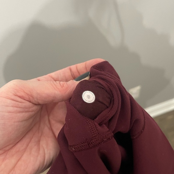 Lululemon Special Edition Women's Maroon Leggings Size 8 Gold Symbol - Picture 7 of 7